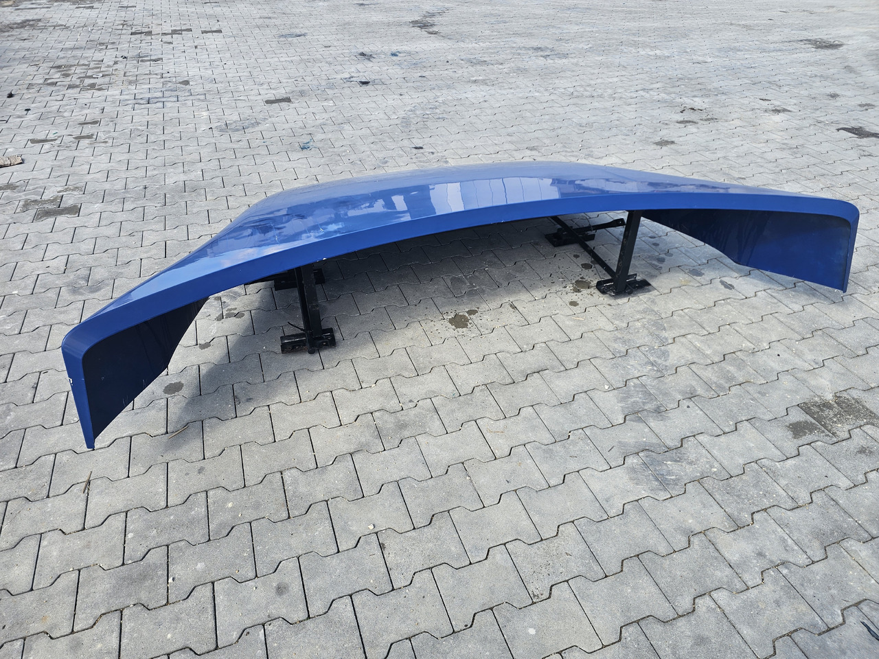 RENAULT RANGE T460 T480 T520 / ROOF SPOILER - Aérodynamique/ Spoilers: photos 3 RENAULT RANGE T460 T480 T520 / ROOF SPOILER - Aérodynamique/ Spoilers: photos 3