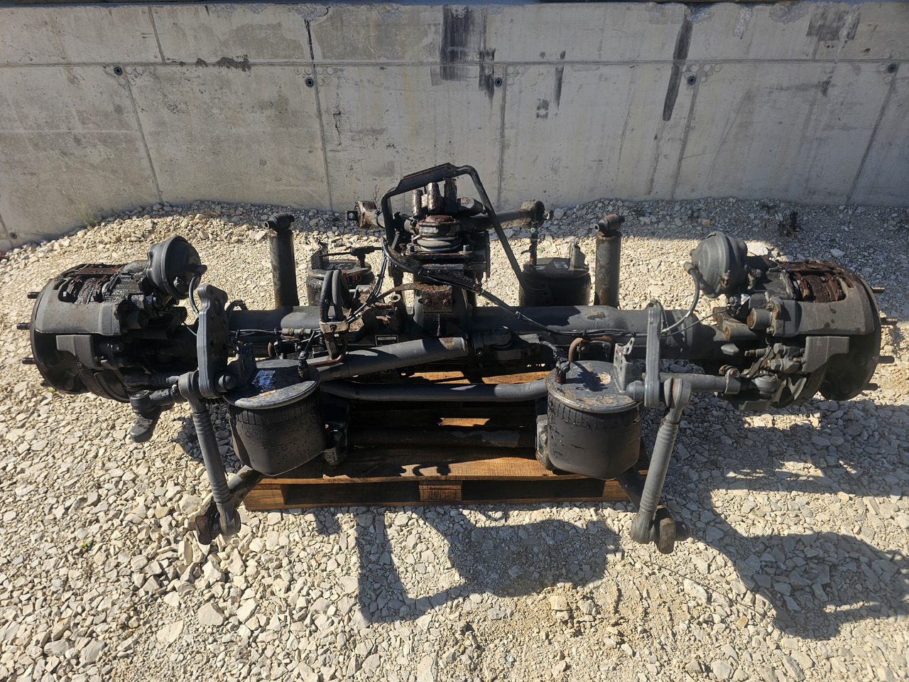 VOLVO FH FM / LIFT & STEERING AXLE / 6x2 / COMPLETE - Essieu arrière: photos 2 VOLVO FH FM / LIFT & STEERING AXLE / 6x2 / COMPLETE - Essieu arrière: photos 2