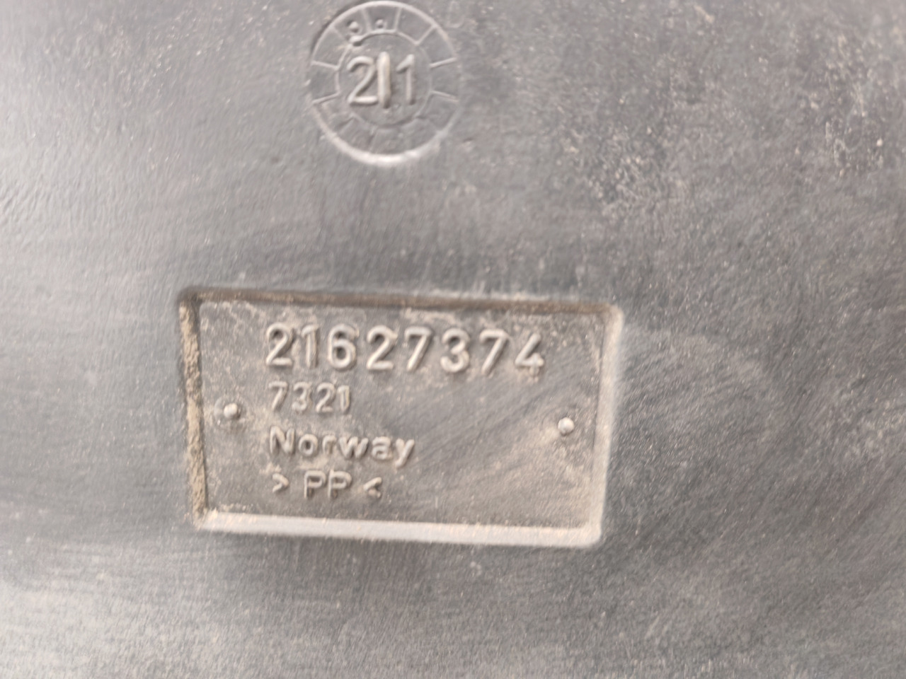 VOLVO FH5 FM5 / AIR FILTER INTAKE / 21627374 - Filtre à air: photos 3 VOLVO FH5 FM5 / AIR FILTER INTAKE / 21627374 - Filtre à air: photos 3