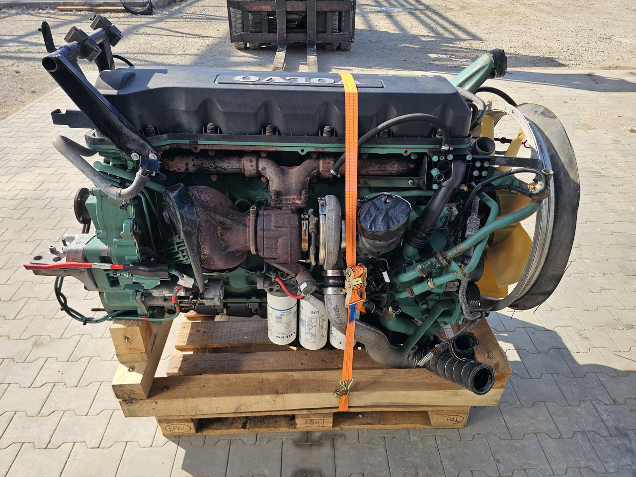 VOLVO FM / D11C 410 EEV / COMPLETE ENGINE - Moteur: photos 4 VOLVO FM / D11C 410 EEV / COMPLETE ENGINE - Moteur: photos 4