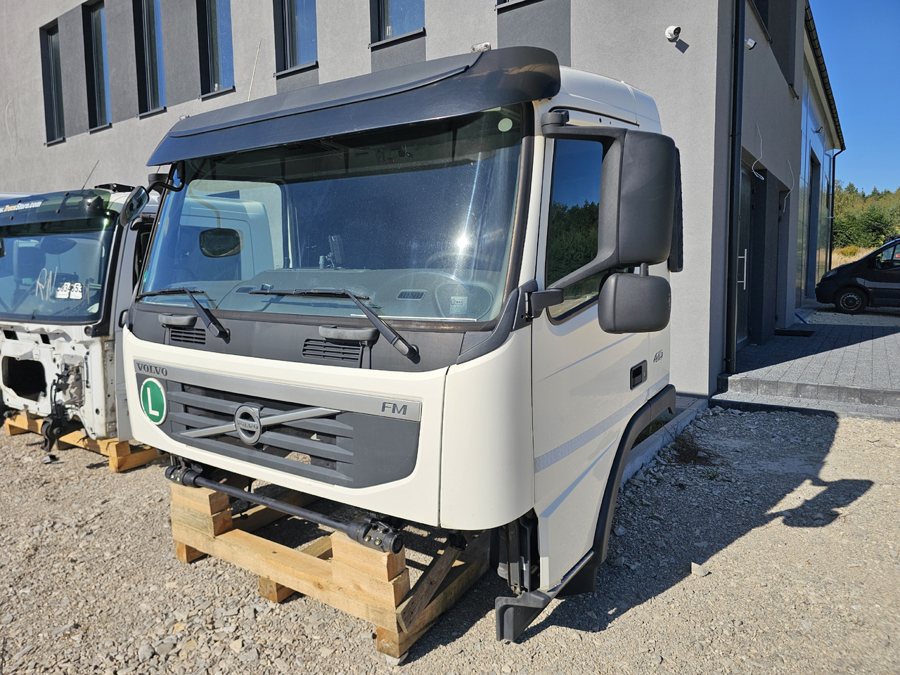 VOLVO FM3 DAILY CAB / COMPLETE / WORLDWIDE DELIVERY - Cabine: photos 2 VOLVO FM3 DAILY CAB / COMPLETE / WORLDWIDE DELIVERY - Cabine: photos 2