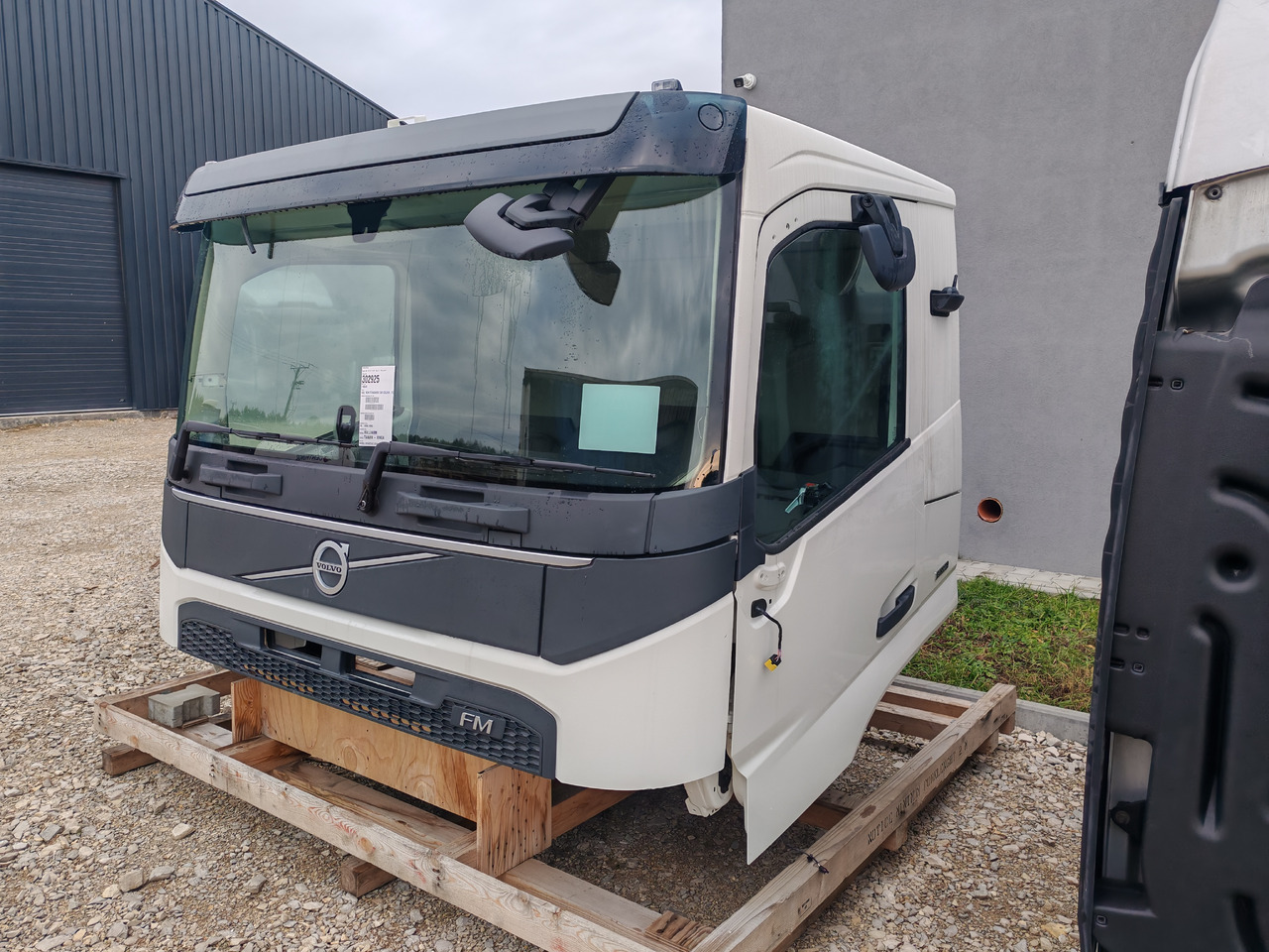 VOLVO FM5 FMX LOW DAY CAB CABINE / COLOR: 91107 / BRAND NEW - Cabine: photos 2 VOLVO FM5 FMX LOW DAY CAB CABINE / COLOR: 91107 / BRAND NEW - Cabine: photos 2