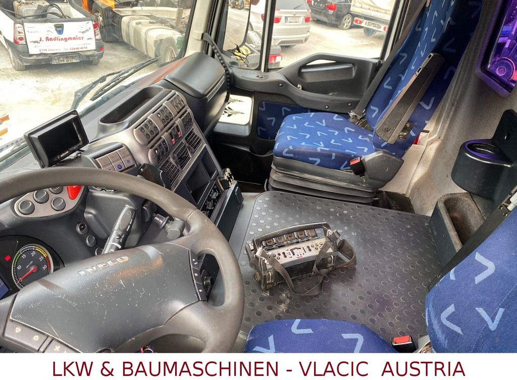 Camion plateau, Camion grue Iveco Stralis 420 eev Kran HIAB 166 Laderaum 6,35m: photos 10