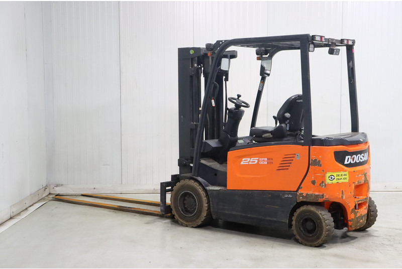 Doosan B25X-7 - Chariot élévateur électrique: photos 5 Doosan B25X-7 - Chariot élévateur électrique: photos 5