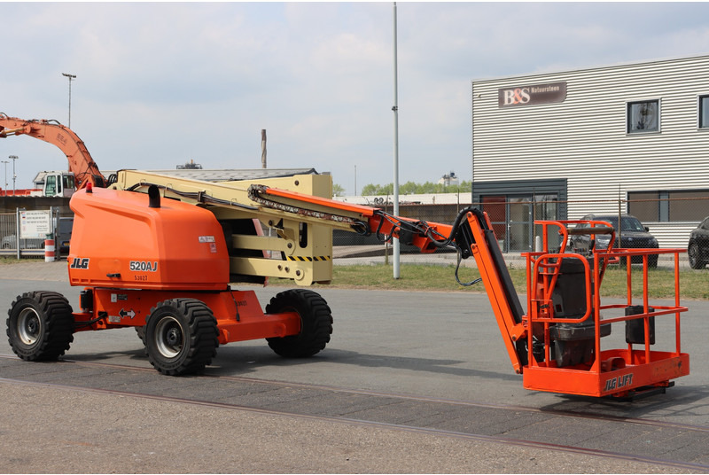 JLG 520AJ - Nacelle articulée: photos 1 JLG 520AJ - Nacelle articulée: photos 1