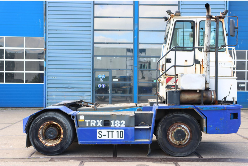Tracteur portuaire Kalmar TRX182A: photos 8 Tracteur portuaire Kalmar TRX182A: photos 8