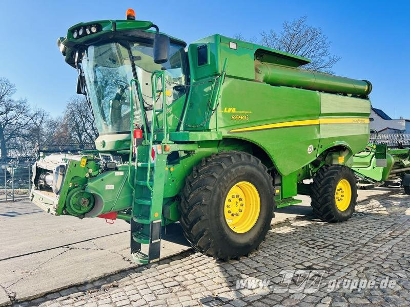 John Deere S690 - Moissonneuse-batteuse: photos 1 John Deere S690 - Moissonneuse-batteuse: photos 1
