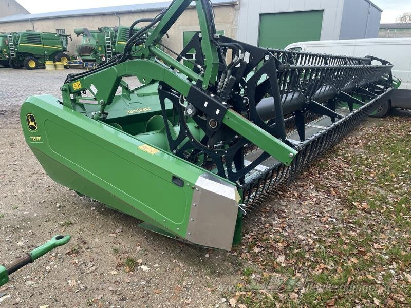 John Deere T670 i - Moissonneuse-batteuse: photos 2 John Deere T670 i - Moissonneuse-batteuse: photos 2
