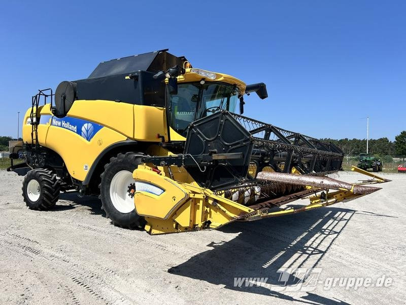 New Holland CX8080 4wd - Moissonneuse-batteuse: photos 1 New Holland CX8080 4wd - Moissonneuse-batteuse: photos 1