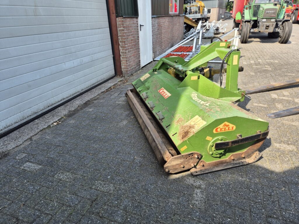CELLI Taurus 200 mower - Faucheuse: photos 1 CELLI Taurus 200 mower - Faucheuse: photos 1