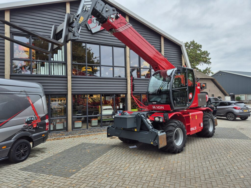 MAGNI RTH 6.25 D/D - Chariot télescopique: photos 3 MAGNI RTH 6.25 D/D - Chariot télescopique: photos 3