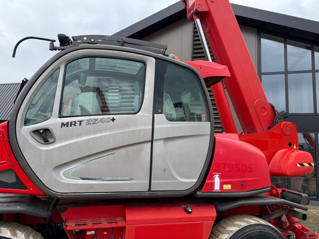 MANITOU MRT 2540+ privilege - Chariot télescopique: photos 2 MANITOU MRT 2540+ privilege - Chariot télescopique: photos 2