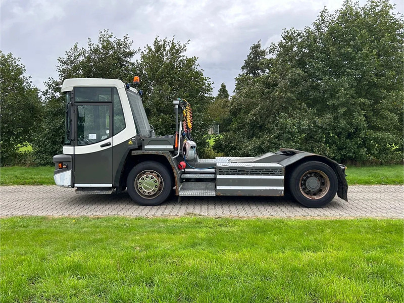 Terberg DT 183 | DISTRIBUTION TERMINAL | 8949 HOURS !!!! | LOW STEPS - Tracteur portuaire: photos 3 Terberg DT 183 | DISTRIBUTION TERMINAL | 8949 HOURS !!!! | LOW STEPS - Tracteur portuaire: photos 3