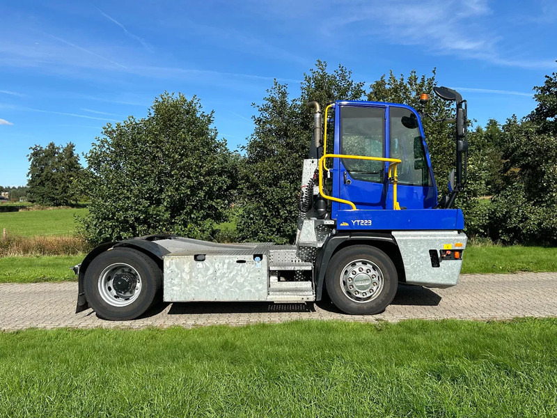Terberg YT 223 | LOW HOURS - * 9211 *| GALVANISH CHASSIS | NEW MODEL - Tracteur portuaire: photos 4 Terberg YT 223 | LOW HOURS - * 9211 *| GALVANISH CHASSIS | NEW MODEL - Tracteur portuaire: photos 4