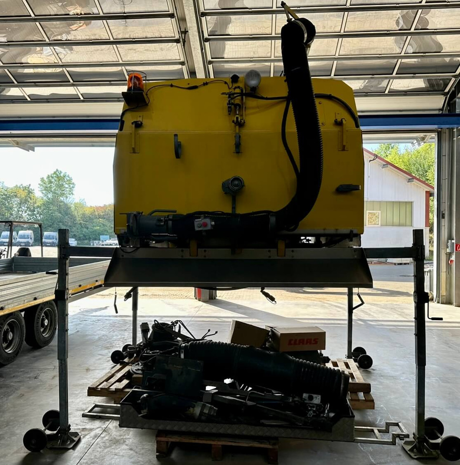 Unimog Aufbaukehrmaschine Trilety SK-370 - Balayeuse de voirie: photos 5 Unimog Aufbaukehrmaschine Trilety SK-370 - Balayeuse de voirie: photos 5