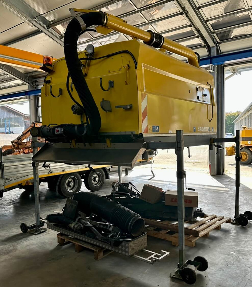 Unimog Aufbaukehrmaschine Trilety SK-370 - Balayeuse de voirie: photos 4 Unimog Aufbaukehrmaschine Trilety SK-370 - Balayeuse de voirie: photos 4