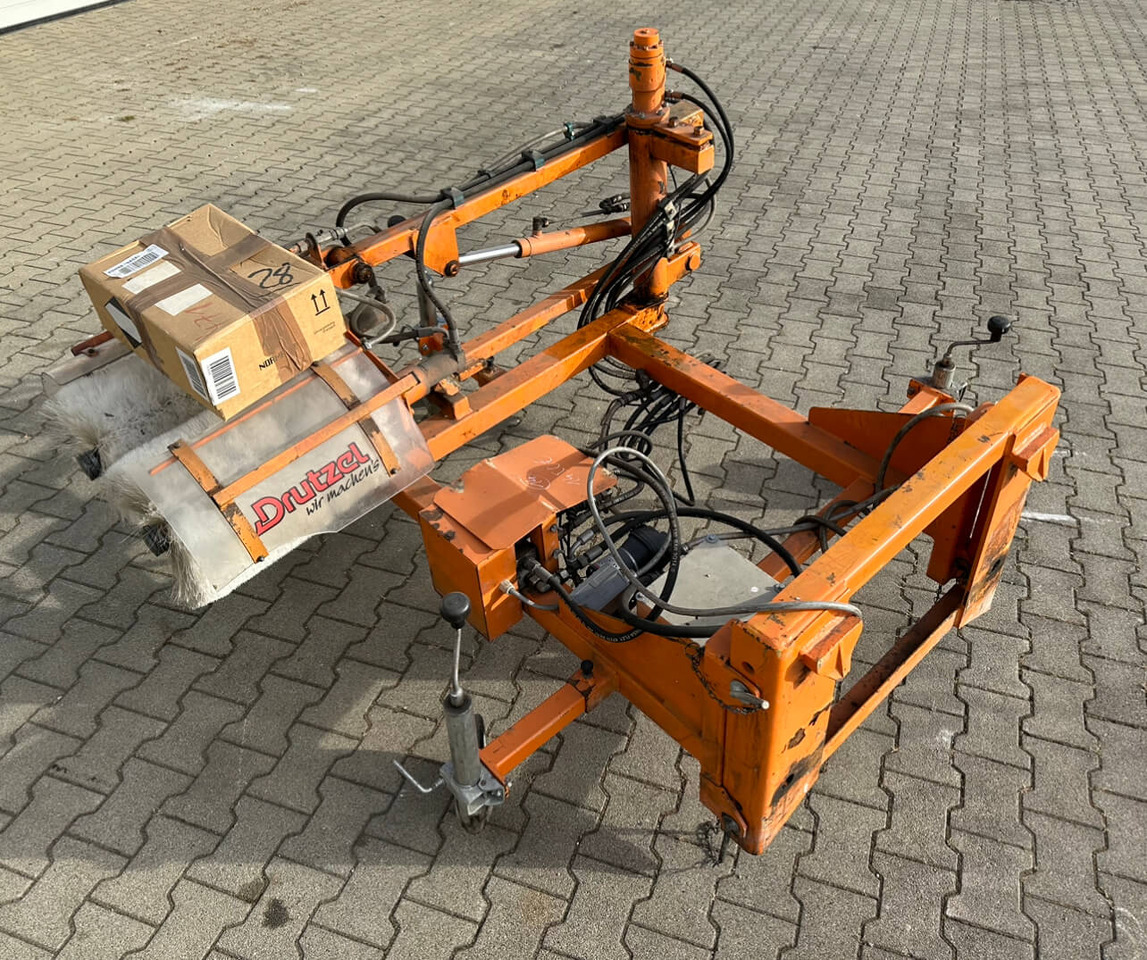 Brosse Unimog Leitpfostenwaschgerät Drutzel LWG-U-300: photos 1