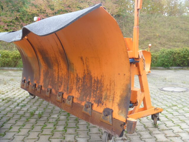 Unimog Schneepflug - Schneeschild Beilhack PV28-3 - Lame à neige: photos 1 Unimog Schneepflug - Schneeschild Beilhack PV28-3 - Lame à neige: photos 1