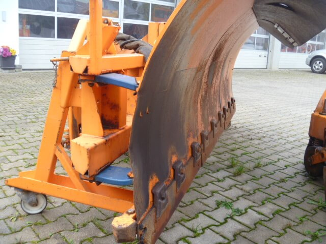 Unimog Schneepflug - Schneeschild Beilhack PV28-3 - Lame à neige: photos 4 Unimog Schneepflug - Schneeschild Beilhack PV28-3 - Lame à neige: photos 4