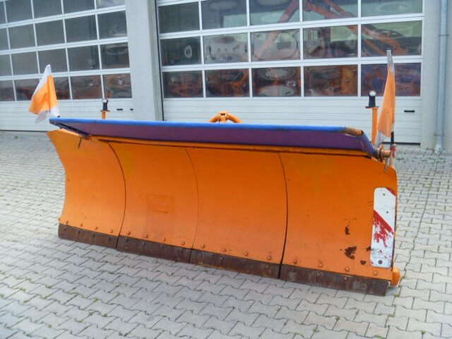 Unimog Schneepflug - Schneeschild Schmidt MF 3.3 - Lame à neige: photos 2 Unimog Schneepflug - Schneeschild Schmidt MF 3.3 - Lame à neige: photos 2