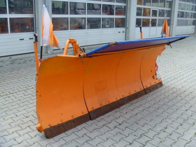 Unimog Schneepflug - Schneeschild Schmidt MF 3.3 - Lame à neige: photos 1 Unimog Schneepflug - Schneeschild Schmidt MF 3.3 - Lame à neige: photos 1