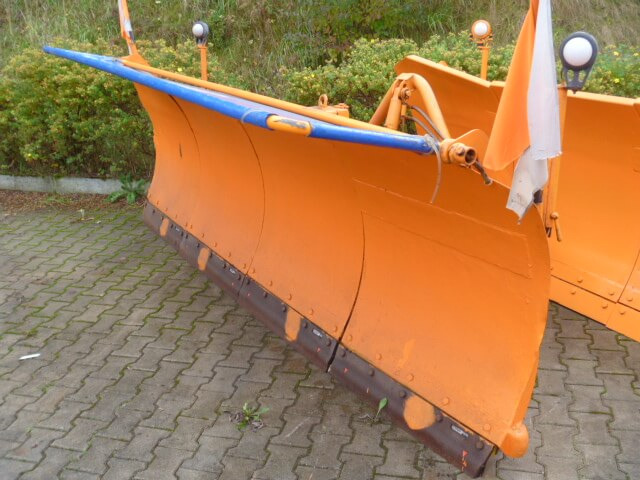 Unimog Schneepflug - Schneeschild Schmidt MF5.3 - Lame à neige: photos 1 Unimog Schneepflug - Schneeschild Schmidt MF5.3 - Lame à neige: photos 1