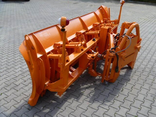 Unimog Schneepflug - Schneeschild Schmidt MF5.3 - Lame à neige: photos 3 Unimog Schneepflug - Schneeschild Schmidt MF5.3 - Lame à neige: photos 3