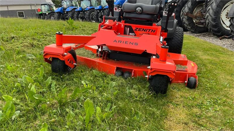 Ariens Zenith 60 SD Top professionel maskine med stor 2 c - Tracteur communal: photos 4 Ariens Zenith 60 SD Top professionel maskine med stor 2 c - Tracteur communal: photos 4