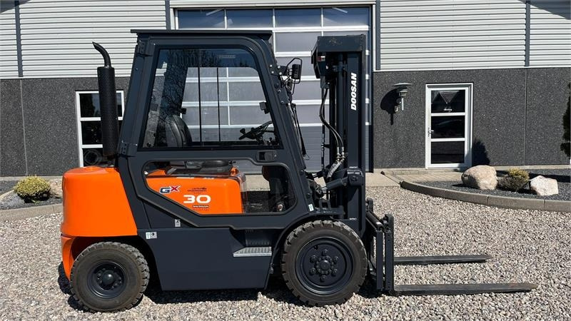 Chariot élévateur diesel Doosan D30 G med kabine og KUN 57 TIMER FRA NY, MED TIME: photos 16 Chariot élévateur diesel Doosan D30 G med kabine og KUN 57 TIMER FRA NY, MED TIME: photos 16