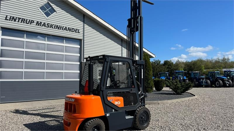 Chariot élévateur diesel Doosan D30 G med kabine og KUN 57 TIMER FRA NY, MED TIME: photos 12 Chariot élévateur diesel Doosan D30 G med kabine og KUN 57 TIMER FRA NY, MED TIME: photos 12