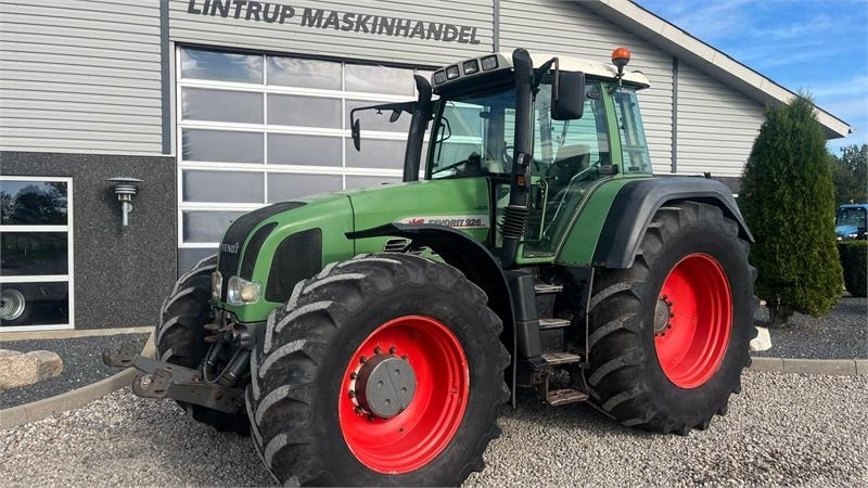 Fendt 926 Favorit Vario Med frontlift - Tracteur agricole: photos 2 Fendt 926 Favorit Vario Med frontlift - Tracteur agricole: photos 2