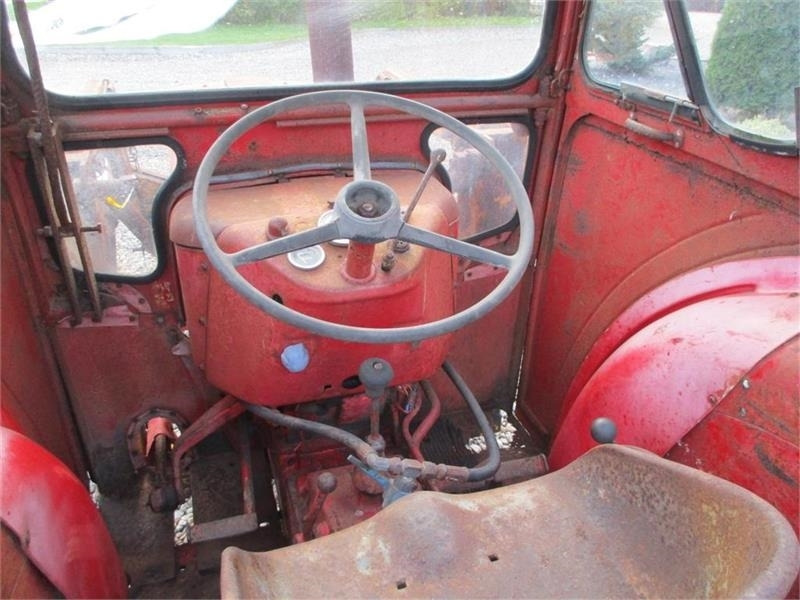 IH 276 Med frontlæsser - Tracteur agricole: photos 5 IH 276 Med frontlæsser - Tracteur agricole: photos 5