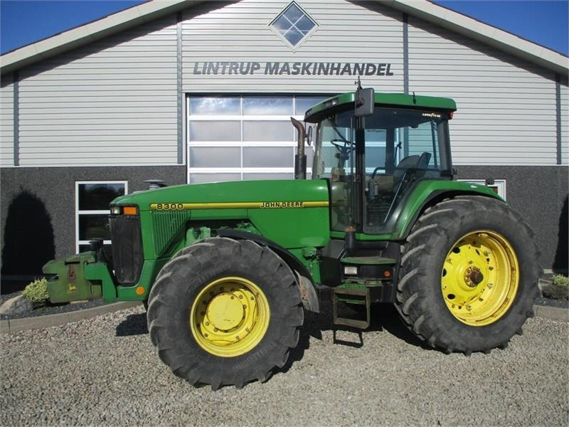 John Deere 8300 Pæn regulær traktor med rigtig gode dæk på. - Tracteur agricole: photos 1 John Deere 8300 Pæn regulær traktor med rigtig gode dæk på. - Tracteur agricole: photos 1