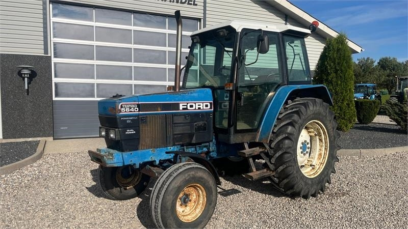 New Holland 5640 SL Dualpower - Tracteur agricole: photos 2 New Holland 5640 SL Dualpower - Tracteur agricole: photos 2