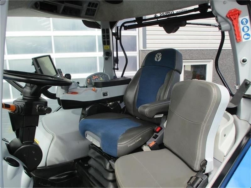 New Holland T7.230 AutoCommand, meget velholdt traktor - Tracteur agricole: photos 3 New Holland T7.230 AutoCommand, meget velholdt traktor - Tracteur agricole: photos 3