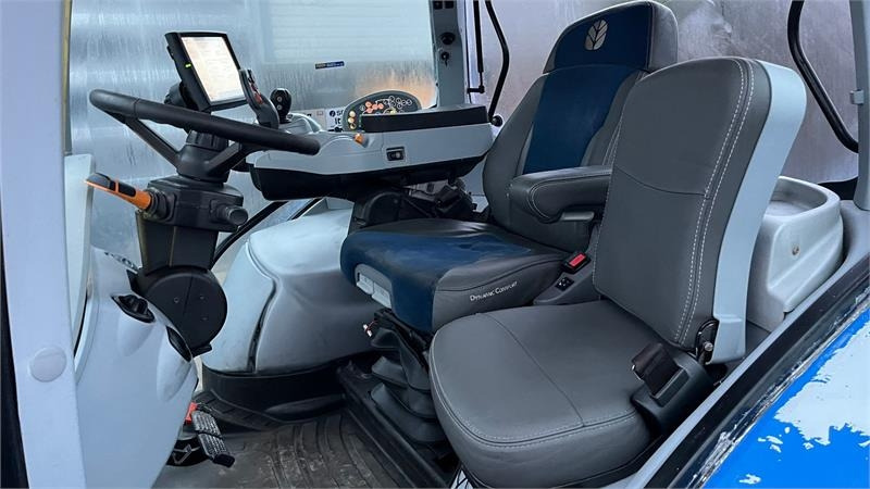 New Holland T7.230 Autocommand med frontlift og nye bagdæk er - Tracteur agricole: photos 5 New Holland T7.230 Autocommand med frontlift og nye bagdæk er - Tracteur agricole: photos 5