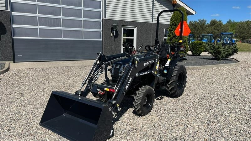 Solis S26 6+2 gearmaskine Limited Edition i sort med bre - Tracteur communal: photos 2 Solis S26 6+2 gearmaskine Limited Edition i sort med bre - Tracteur communal: photos 2