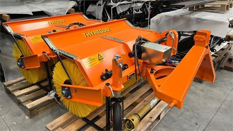 Thyregod TK 1600 PTO, med hydraulisk sving. - Brosse: photos 1 Thyregod TK 1600 PTO, med hydraulisk sving. - Brosse: photos 1