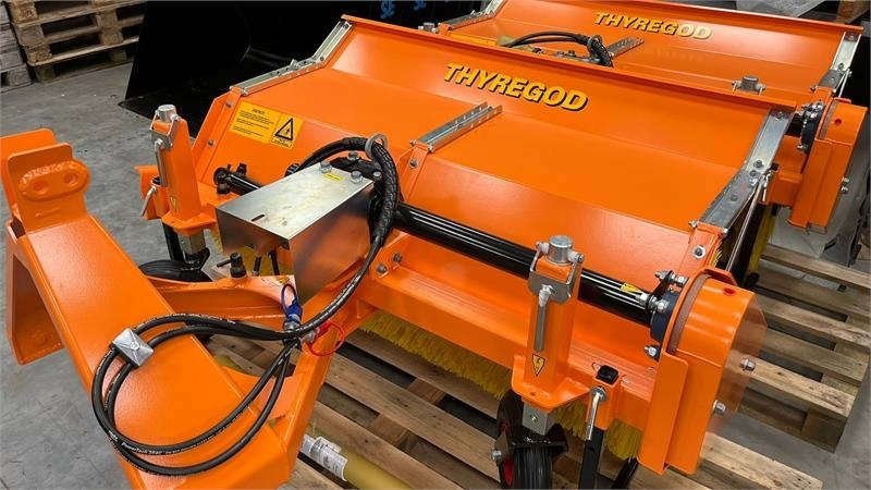 Thyregod TK 1600 PTO, med hydraulisk sving. - Brosse: photos 1 Thyregod TK 1600 PTO, med hydraulisk sving. - Brosse: photos 1