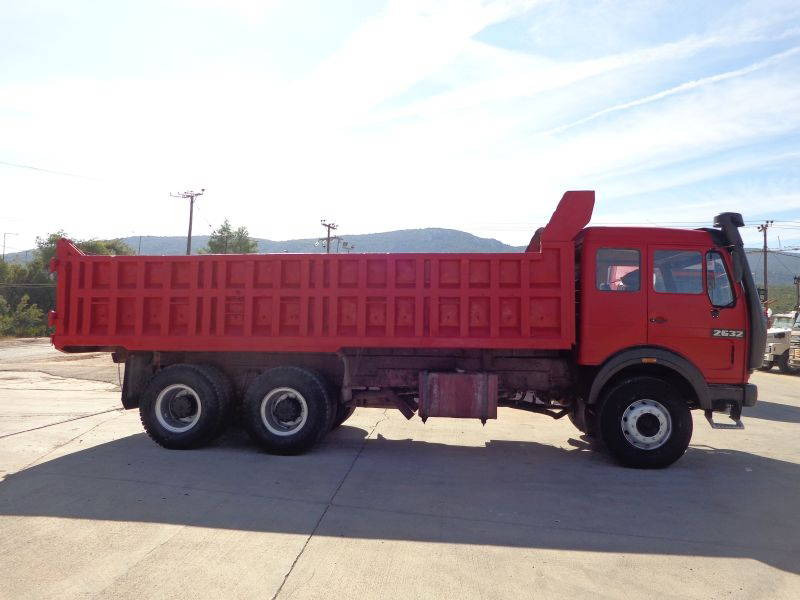 Camion benne Mercedes-Benz NG 2632 V10 Mercedes Benz 2632K6X4: photos 6 Camion benne Mercedes-Benz NG 2632 V10 Mercedes Benz 2632K6X4: photos 6