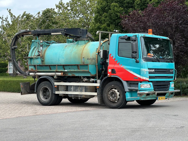 DAF CF 75.250 WITH RAVO KZ7082/150 VACUUM / CHANNEL CLEANER - Camion vidangeur: photos 2 DAF CF 75.250 WITH RAVO KZ7082/150 VACUUM / CHANNEL CLEANER - Camion vidangeur: photos 2