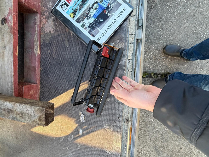 Hiab 112 RADIO REMOTE - Grue auxiliaire pour Camion: photos 3 Hiab 112 RADIO REMOTE - Grue auxiliaire pour Camion: photos 3