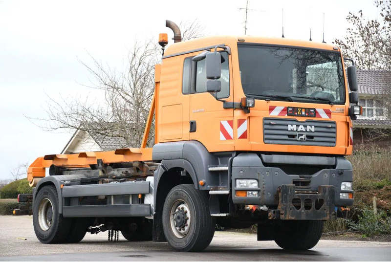 MAN TGA 18.350 4X4 BL HAAKARM/HOOKLIFT/ABROLLER!!KOMMUNAL!! - Camion ampliroll: photos 1 MAN TGA 18.350 4X4 BL HAAKARM/HOOKLIFT/ABROLLER!!KOMMUNAL!! - Camion ampliroll: photos 1