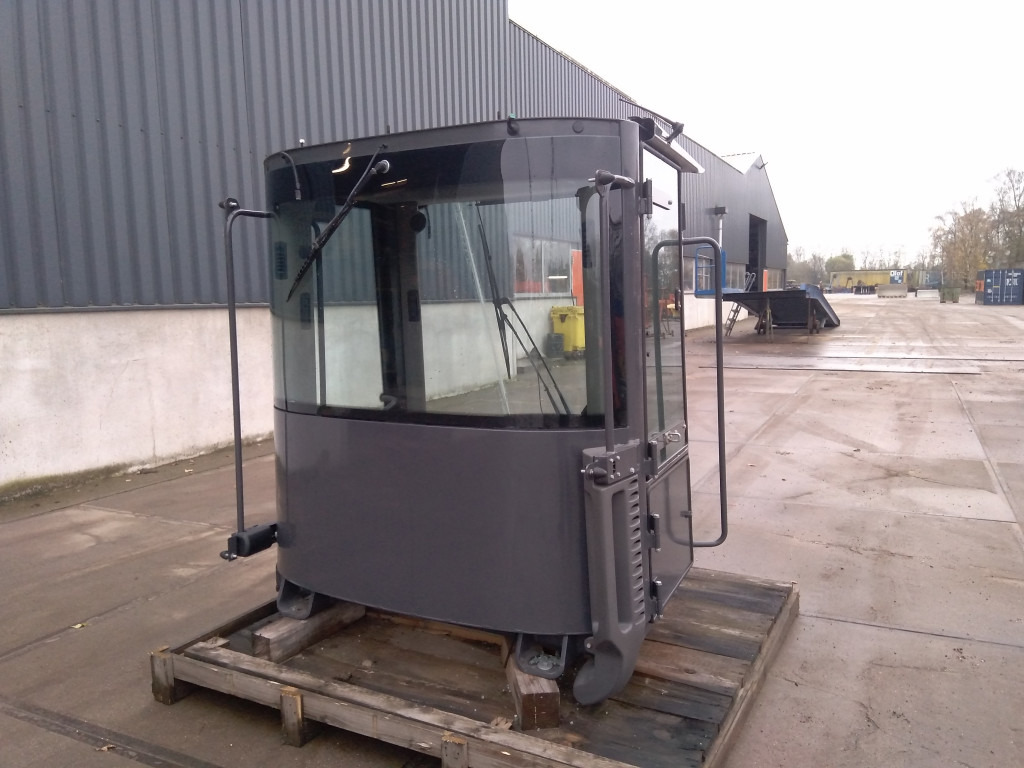 Case 84483623 - 84338702 - Cabine pour Engins de chantier: photos 3 Case 84483623 - 84338702 - Cabine pour Engins de chantier: photos 3