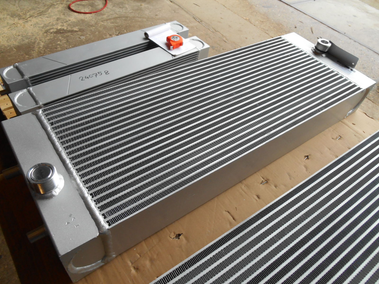 Case 84588262 - 47576422 - Radiateur d'huile pour Engins de chantier: photos 2 Case 84588262 - 47576422 - Radiateur d'huile pour Engins de chantier: photos 2