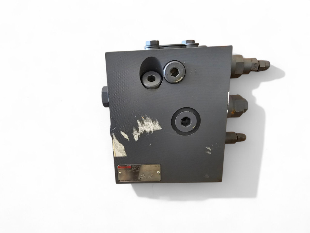 Case ND136679 - 4-9540000178 - Valve hydraulique pour Engins de chantier: photos 1 Case ND136679 - 4-9540000178 - Valve hydraulique pour Engins de chantier: photos 1