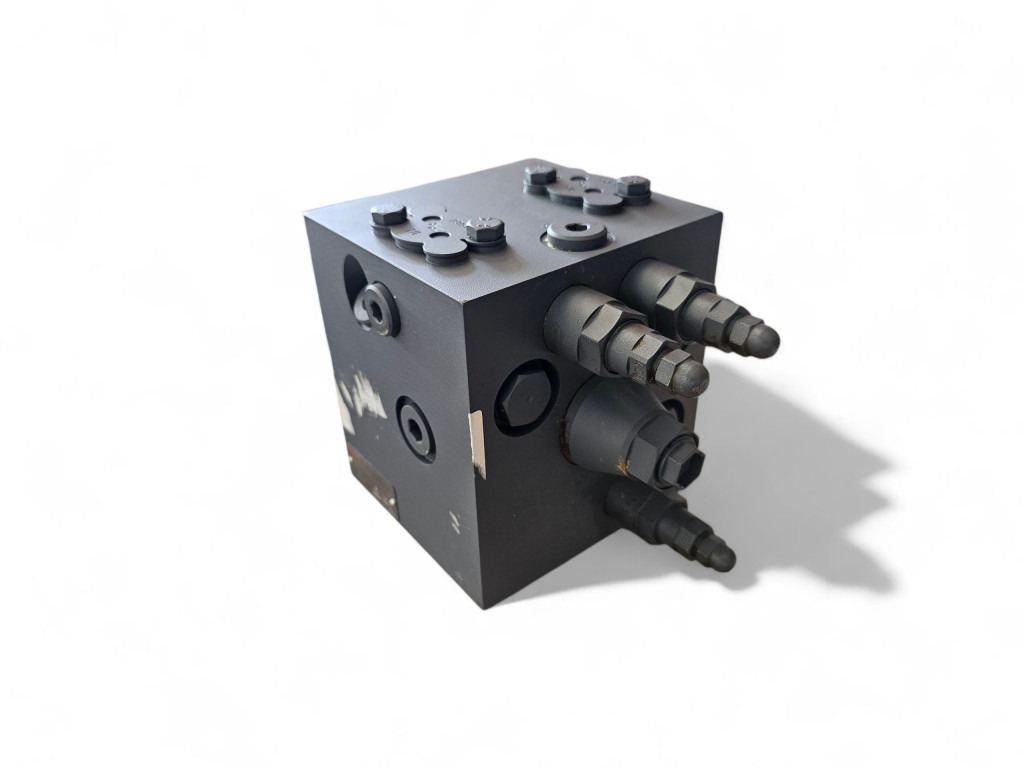 Case ND136679 - 4-9540000178 - Valve hydraulique pour Engins de chantier: photos 2 Case ND136679 - 4-9540000178 - Valve hydraulique pour Engins de chantier: photos 2