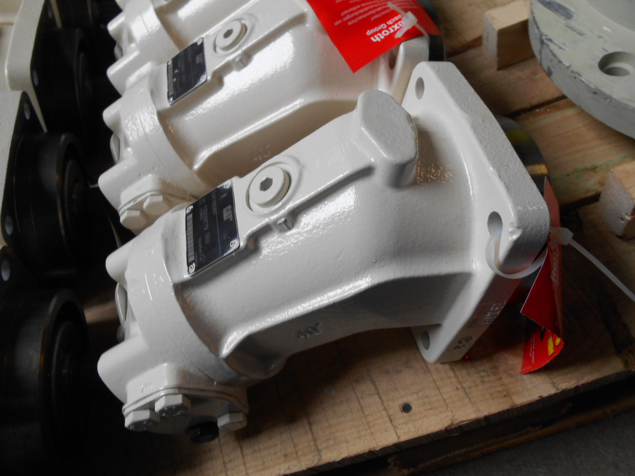 Caterpillar 1552951 - 1457626 - Moteur hydraulique pour Machine agricole: photos 1 Caterpillar 1552951 - 1457626 - Moteur hydraulique pour Machine agricole: photos 1