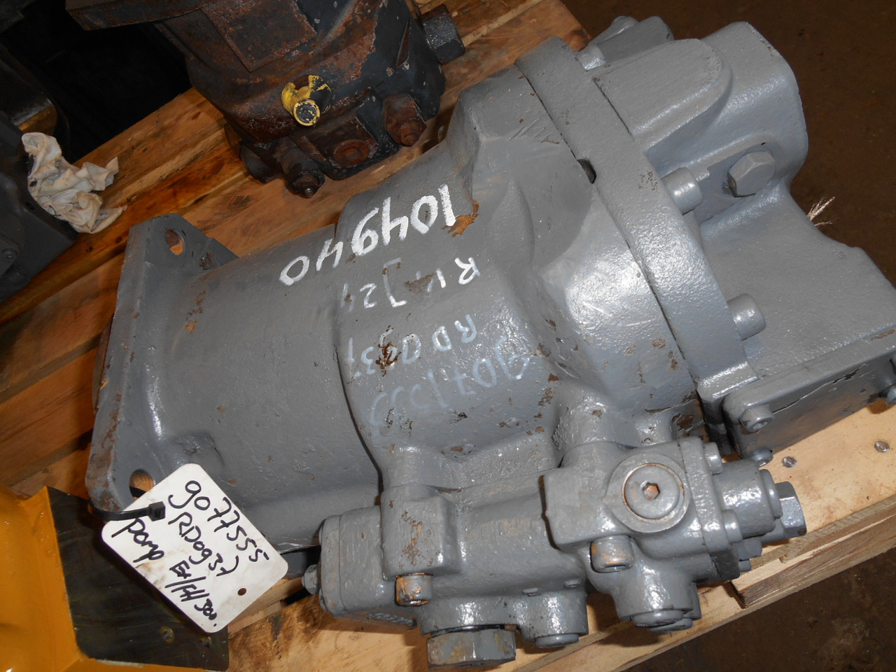 Hitachi 9077555 - - Pompe hydraulique pour Engins de chantier: photos 1 Hitachi 9077555 - - Pompe hydraulique pour Engins de chantier: photos 1