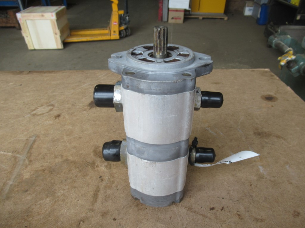 Hitachi 9218031 - - Pompe de support pour Engins de chantier: photos 3 Hitachi 9218031 - - Pompe de support pour Engins de chantier: photos 3